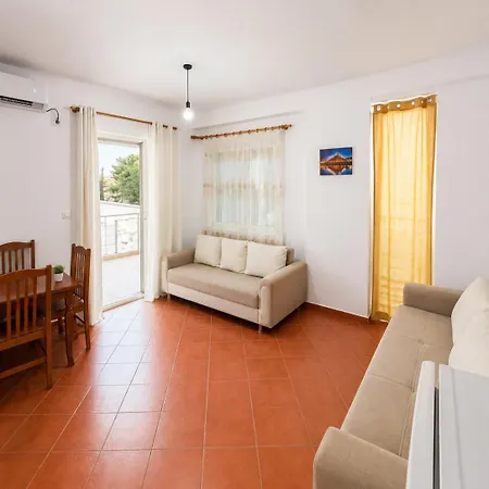 Baton Apartamento Golem (Tirana)